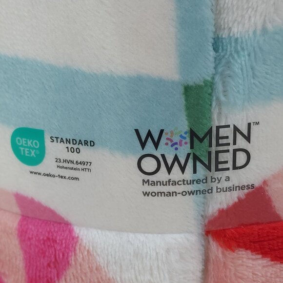 The Big One Oversized Plush Throw Blanket 5'x6' Candy Pattern Faux Fur Holiday - Picture 7 of 8